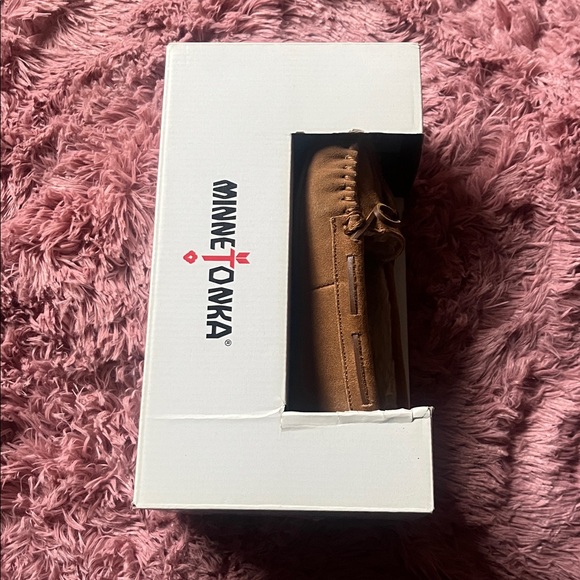 MINNETONKA MOCCASINS - Picture 4 of 6